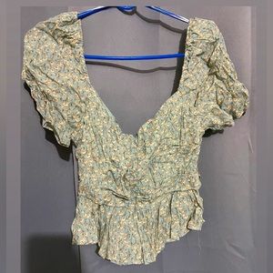 New with tags.  Green floral top, Brand: Astr.  Size L